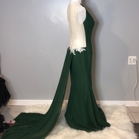 NWOT Green Prom Sheer Back Long Gown with Train - Picture 8 of 8